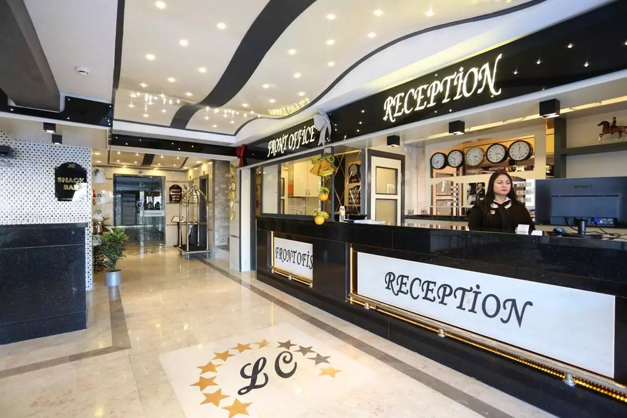 863489LIFECORNER_SHABAVIZPARVAZ (19).jpg